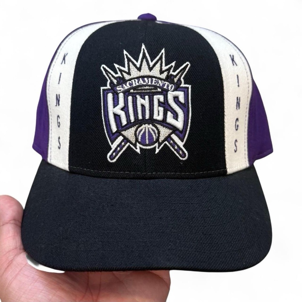 Vintage Sacramento Kings Fitted Hat Reebok Men's Size 7 1/2 Black And Purple Y2K